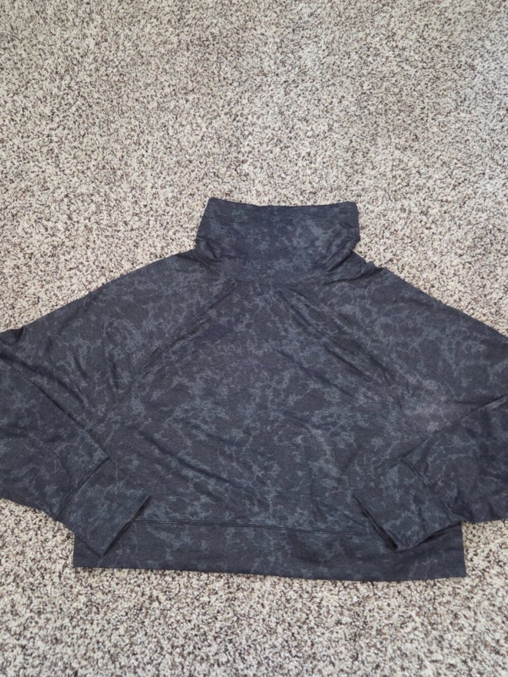 Vuori Halo Cropped Funnel Neck Womens Sm Sweatshirt Dark Gray Camo Sustainable - Picture 7 of 7